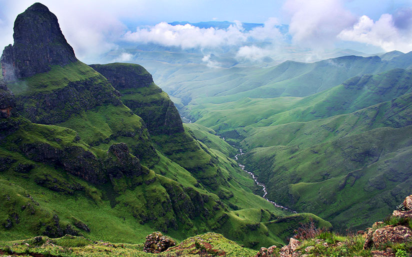 Photo of the Dragon Mountains (Drakensberg) in South Africa